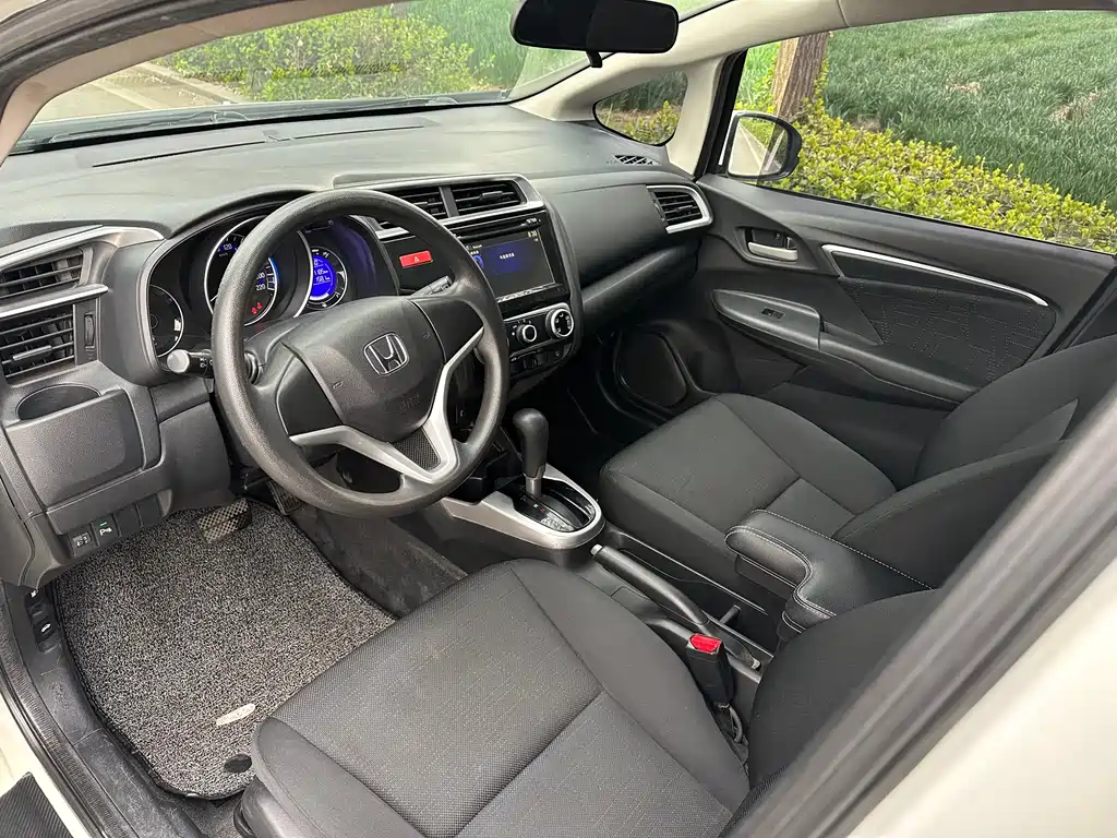 Fit 2016 1.5L SE CVT fashion model купить на сайте DeffCars