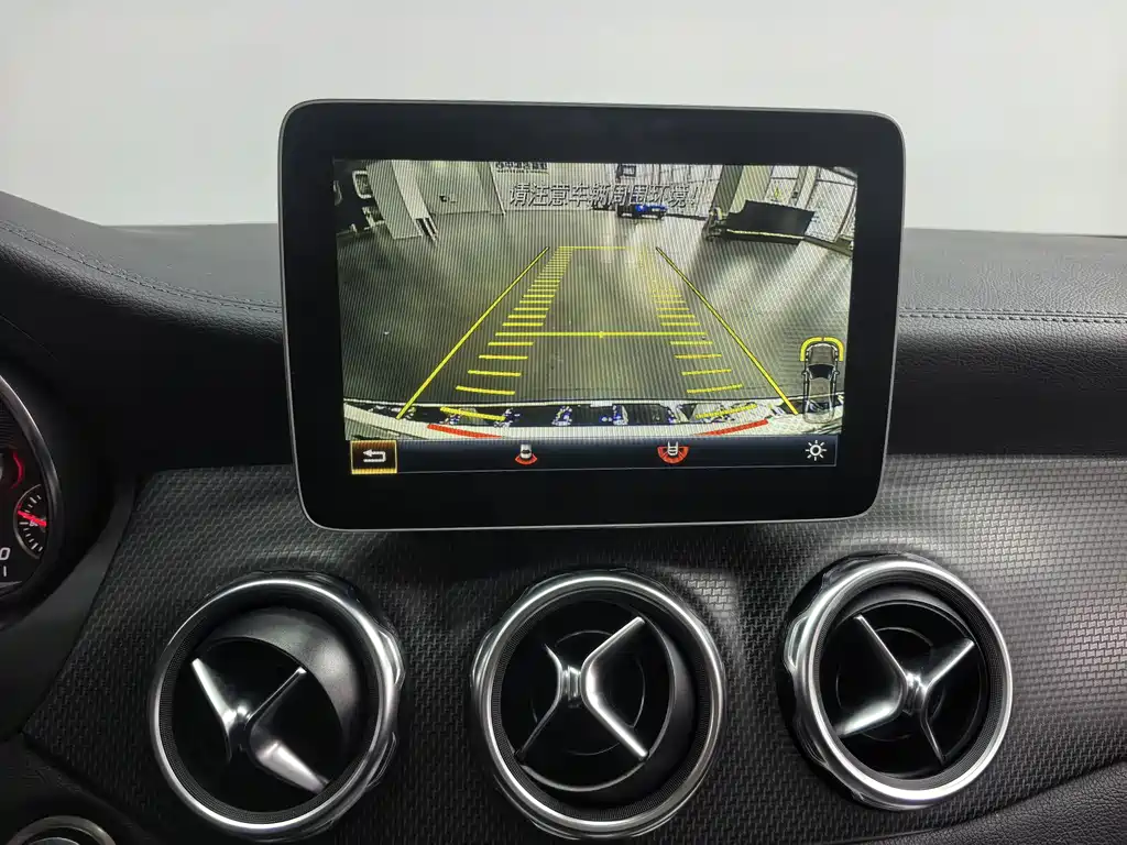 Mercedes-Benz GLA 2018 GLA 200 Fashion Model купить на сайте DeffCars