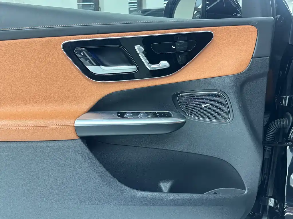 Mercedes-Benz GLC 2023 facelift GLC 260 L 4MATIC dynamic 7-seater купить на сайте DeffCars