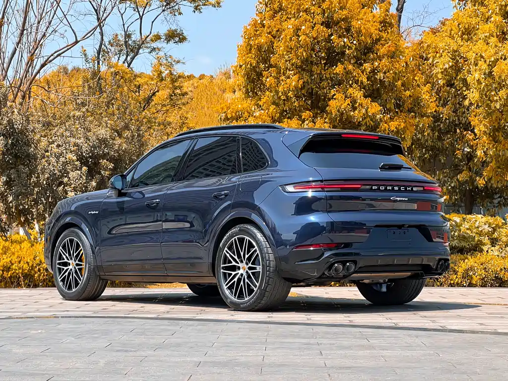 Cayenne New Energy 2024 Cayenne E-Hybrid 2.0T купить на сайте DeffCars