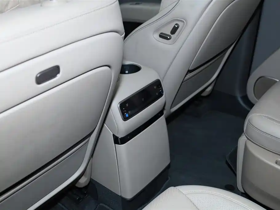 Ideal i8 2025 Standard Edition купить на сайте DeffCars
