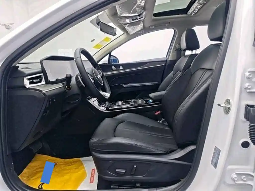 Kia K5 2025 1.5T Deluxe Edition купить на сайте DeffCars