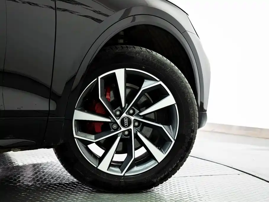 Audi Q5L 2024 40 TFSI luxury and dynamic model купить на сайте DeffCars