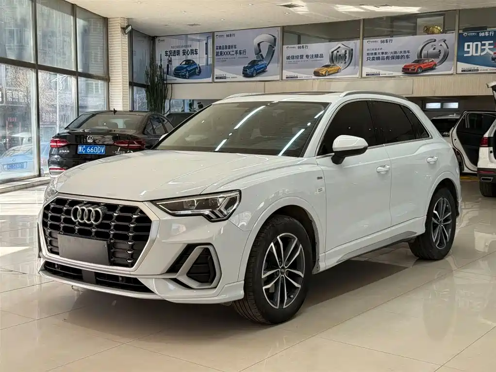 Audi Q3 2022 35 TFSI aggressive and dynamic купить на сайте DeffCars