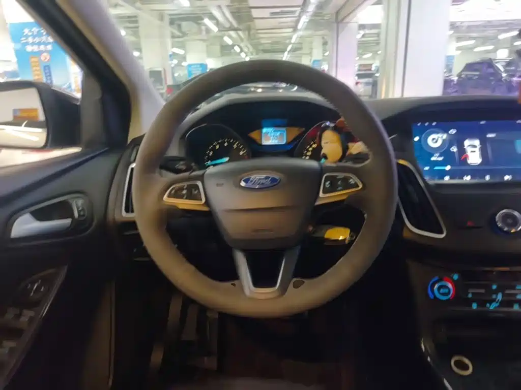 Focus 2015 hatchback EcoBoost 125 automatic super stylish model купить на сайте DeffCars