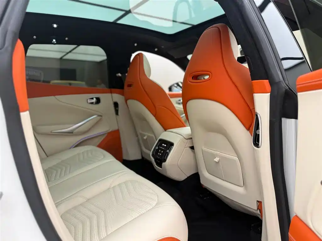 Aston Martin DBX 2020 4.0T V8 купить на сайте DeffCars