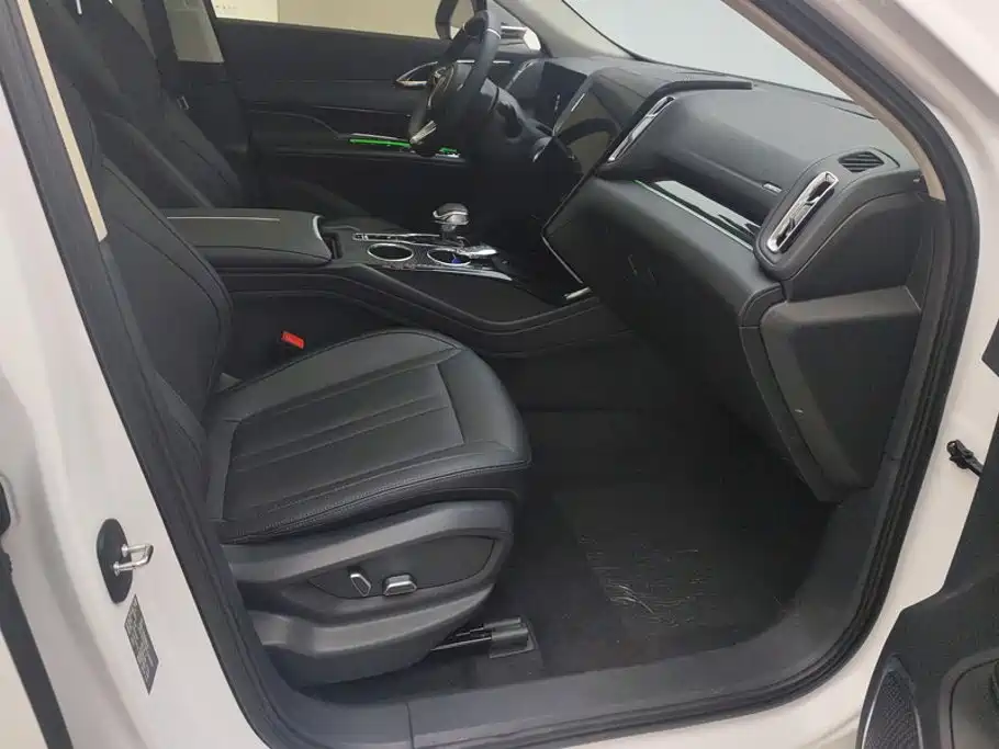 Hongqi HS3 2023 1.5T two-wheel drive good version купить на сайте DeffCars