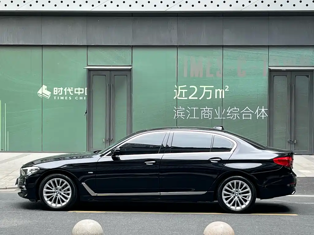 BMW 5 Series 2018 facelift 530Li leading model luxury package купить на сайте DeffCars