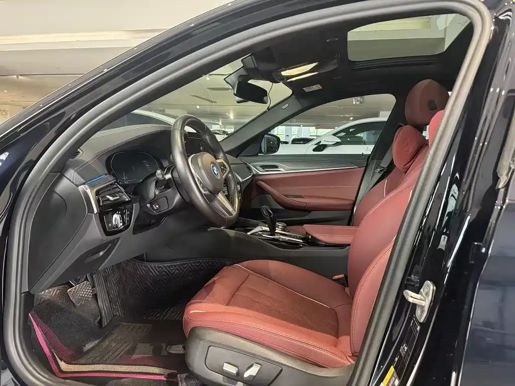 BMW 5 Series New Energy 2022 Model 535Le M Sports Package купить на сайте DeffCars