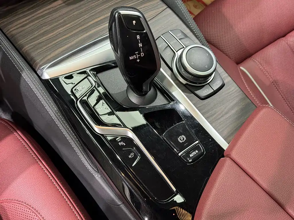 BMW 5 Series 2022 530Li Exclusive Luxury Package купить на сайте DeffCars