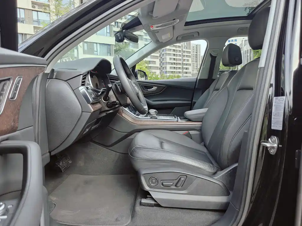 Audi Q7 2022 55 TFSI quattro S line sports купить на сайте DeffCars