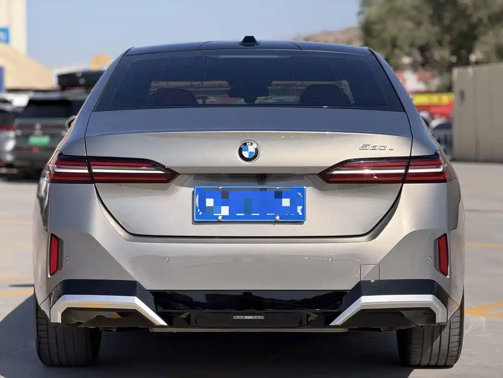 BMW 5 Series 2024 530Li Leading M Sports Package купить на сайте DeffCars