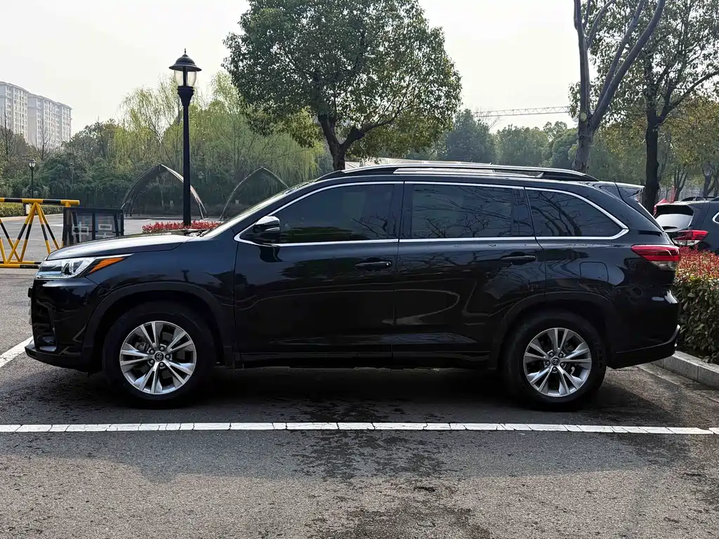 Highlander 2018 2.0T four-wheel drive elite version 7 seats National V купить на сайте DeffCars