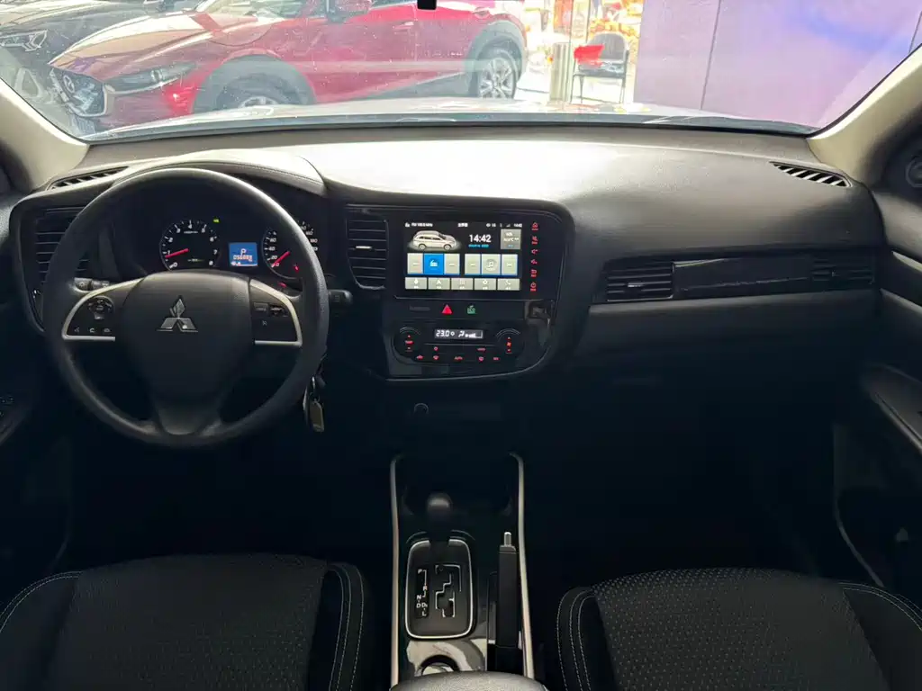 Outlander 2021 2.0L 2WD 5-seater купить на сайте DeffCars