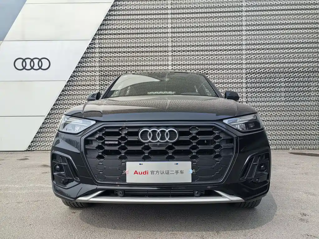 Audi Q5L 2025 45th Anniversary Collector's Edition 45 TFSI Luxurious and Dynamic купить на сайте DeffCars
