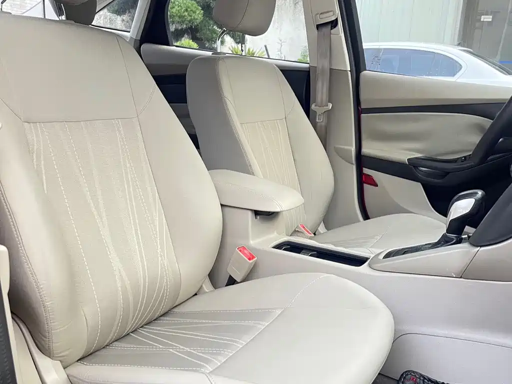 Focus 2018 sedan classic 1.6L automatic comfort smart mobility version купить на сайте DeffCars