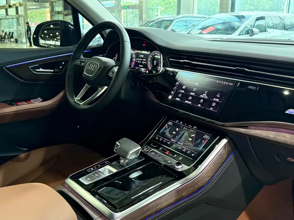 Audi Q7 2025 55 TFSI quattro S line sports купить на сайте DeffCars