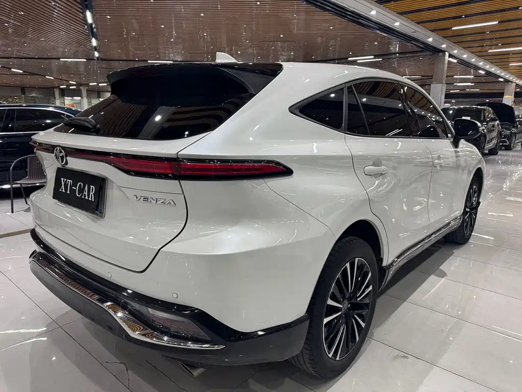 Vesa 2022 2.0L CVT two-wheel drive premium version купить на сайте DeffCars