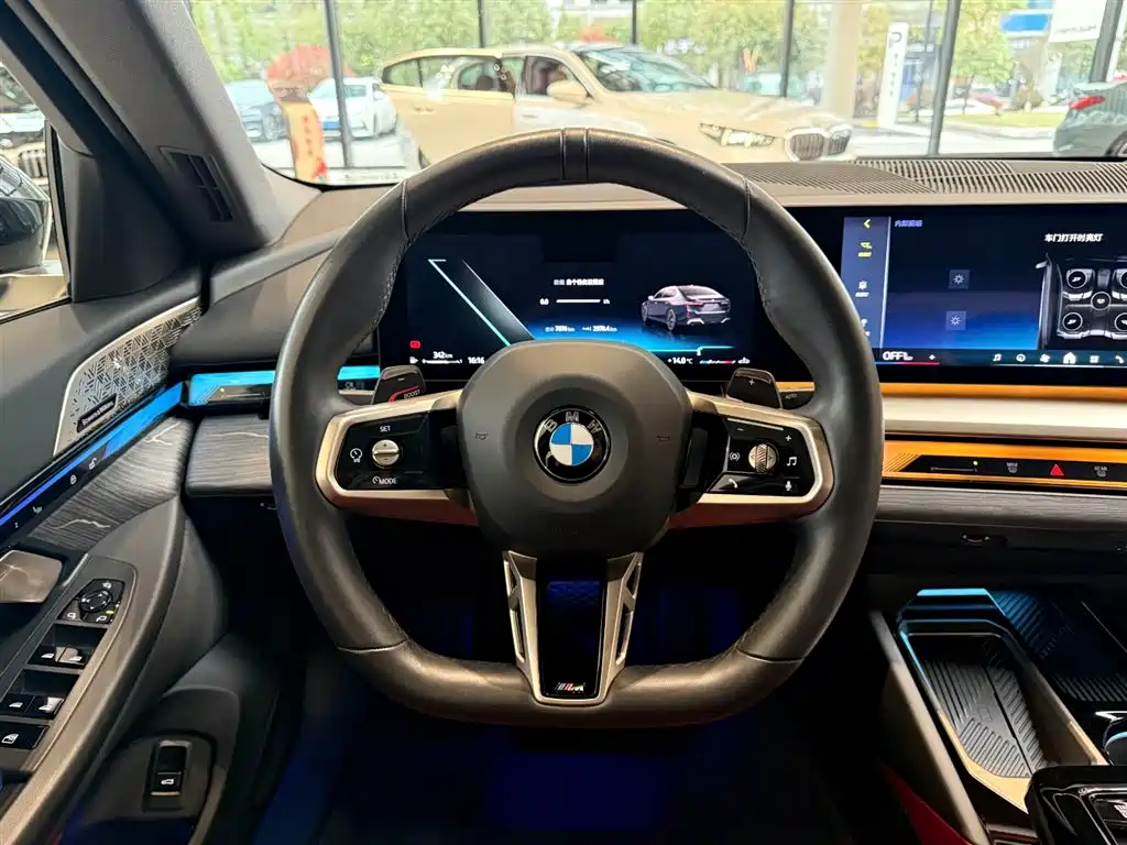 BMW 5 Series 2025 530Li Exclusive M Sports Package купить на сайте DeffCars