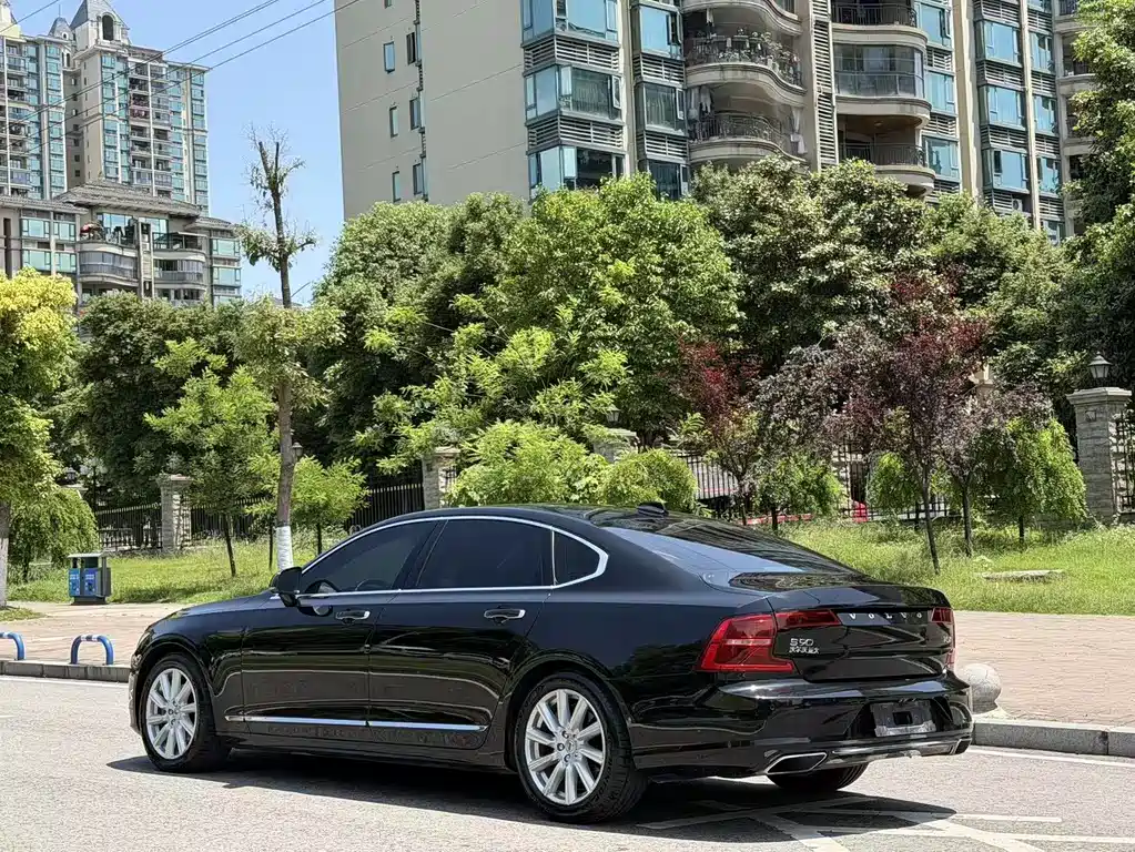 Volvo S90 2020 T5 Zhiyuan Luxury Edition купить на сайте DeffCars