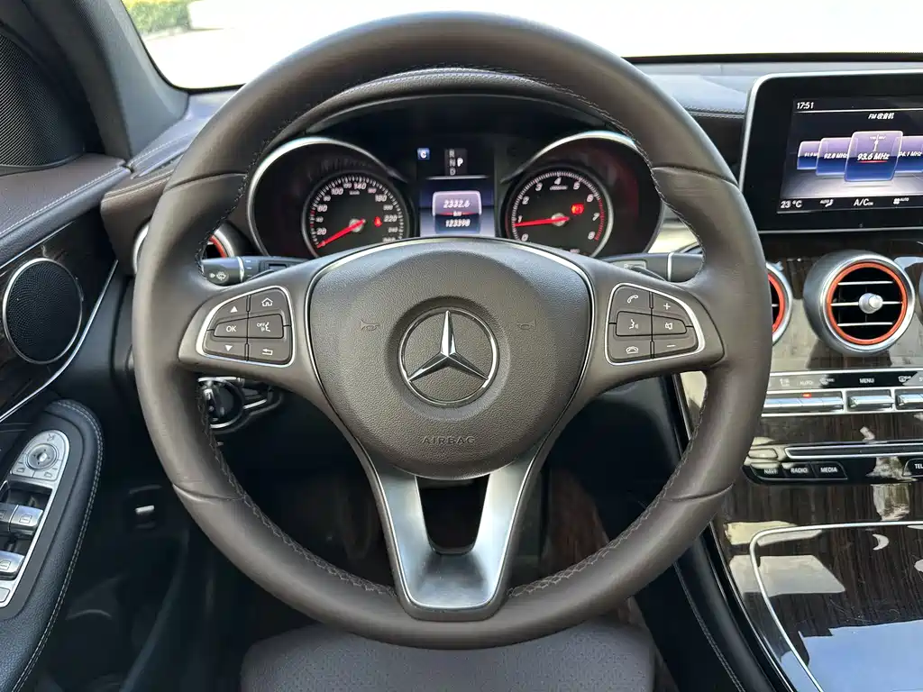 Mercedes-Benz GLC 2017 GLC 260 4MATIC luxury model купить на сайте DeffCars
