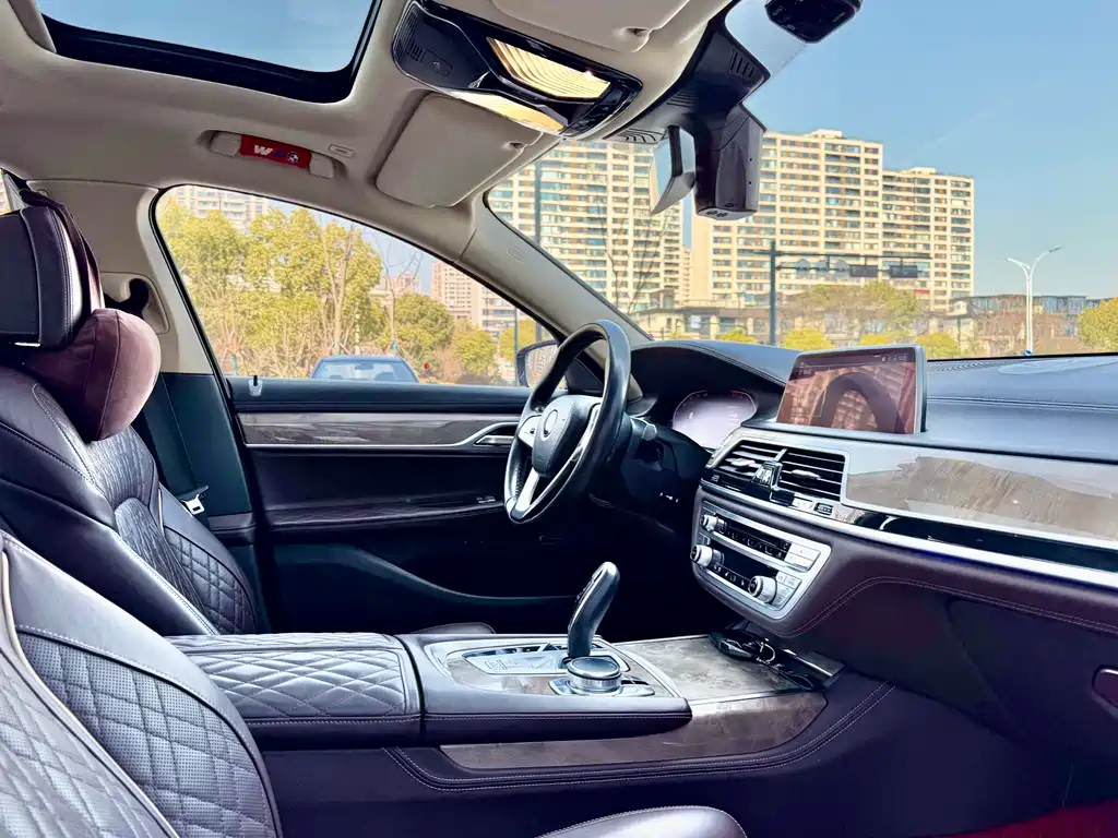 BMW 7 Series 2019 740Li Leading Luxury Package купить на сайте DeffCars