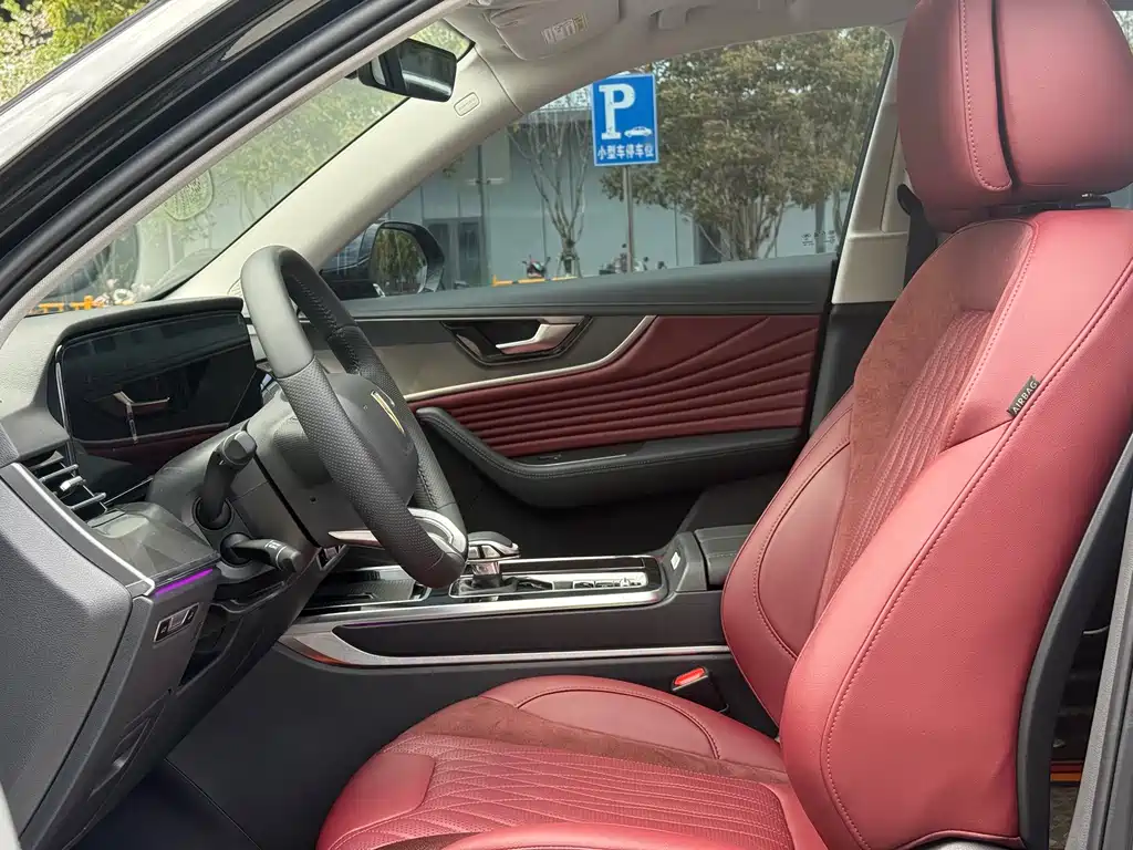 Hongqi HS5 2023 2.0T Qixiang Pro version купить на сайте DeffCars
