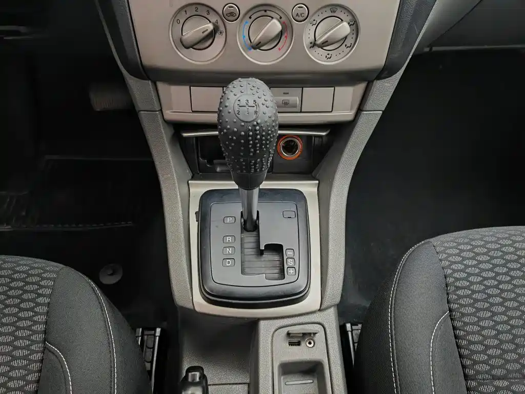 Focus 2013 hatchback classic 1.8L automatic basic model купить на сайте DeffCars
