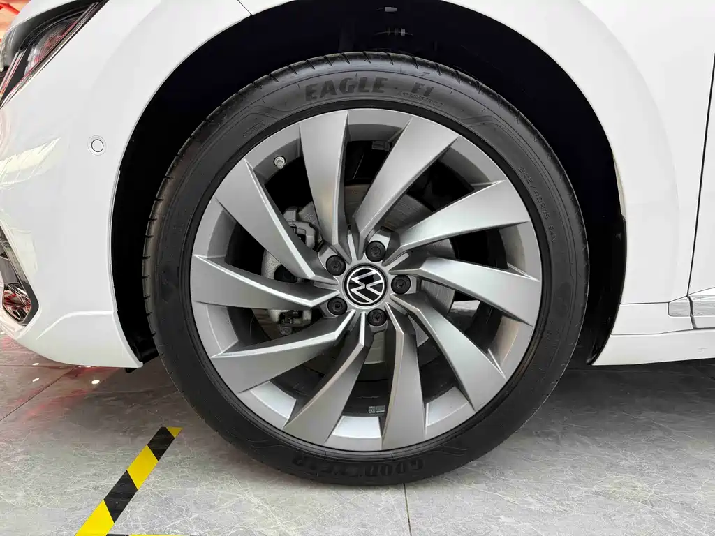 FAW-Volkswagen CC 2024 380TSI eye-catching version купить на сайте DeffCars