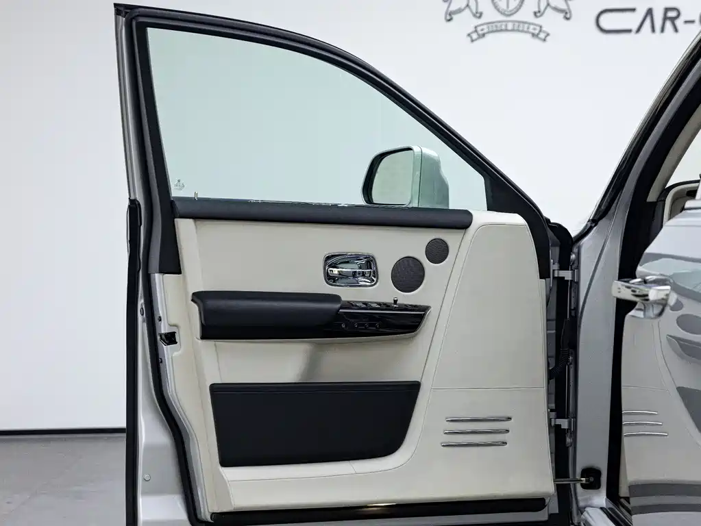 Phantom 2018 6.7T long wheelbase version купить на сайте DeffCars