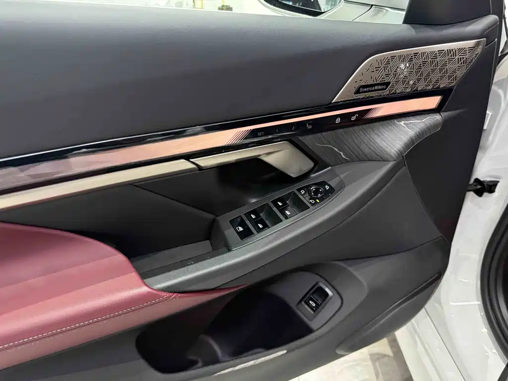 BMW 5 Series 2025 530Li Exclusive M Sports Package купить на сайте DeffCars