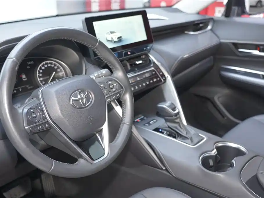 Vesa 2023 2.0L CVT two-wheel drive luxury version купить на сайте DeffCars