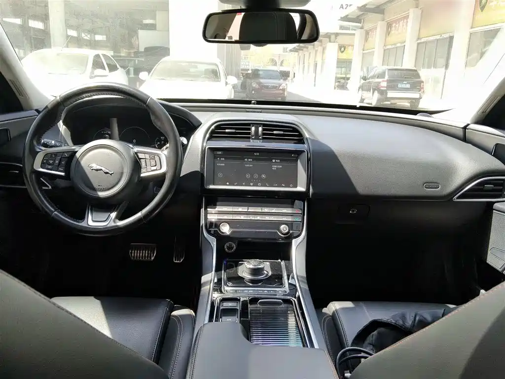 Jaguar XEL 2019 2.0T 250PS Exclusive Edition купить на сайте DeffCars