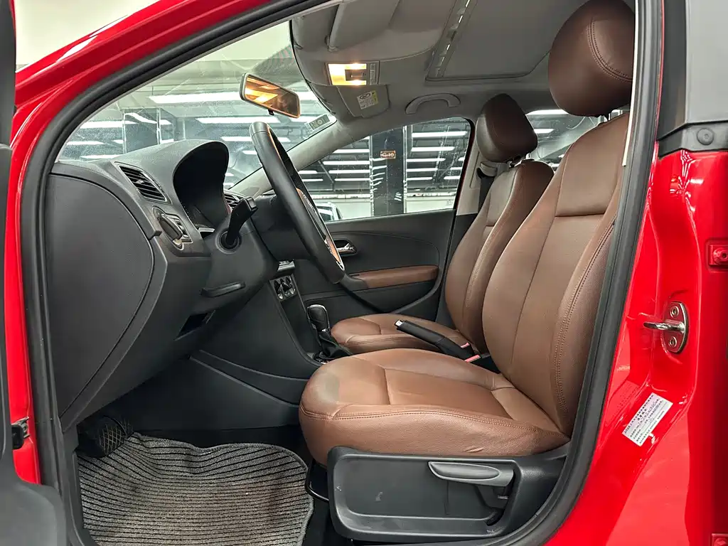 Polo 2016 1.6L automatic comfort model купить на сайте DeffCars