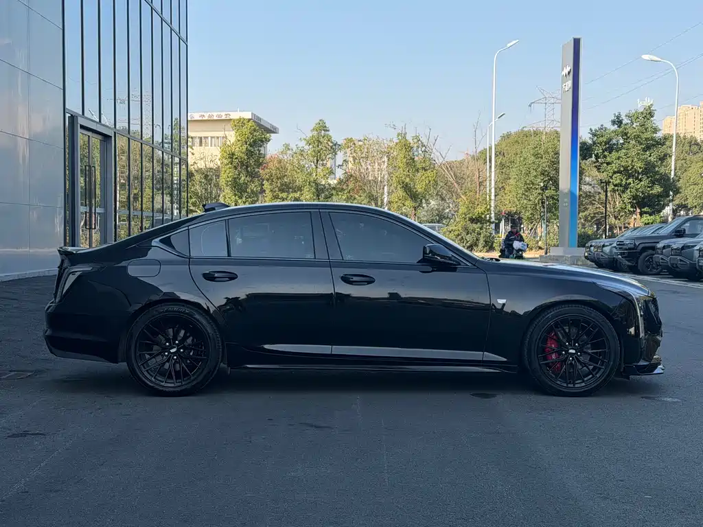 Cadillac CT5 2024 28T Luxury Pro купить на сайте DeffCars