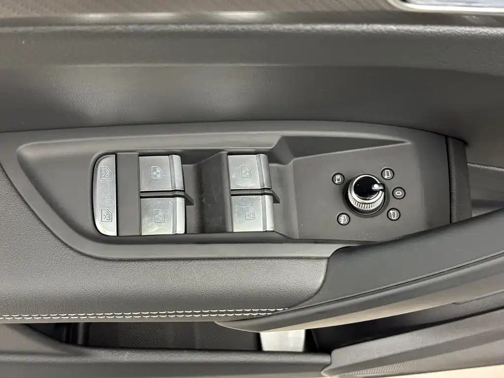 Audi Q5L 2024 40 TFSI luxury and dynamic model купить на сайте DeffCars