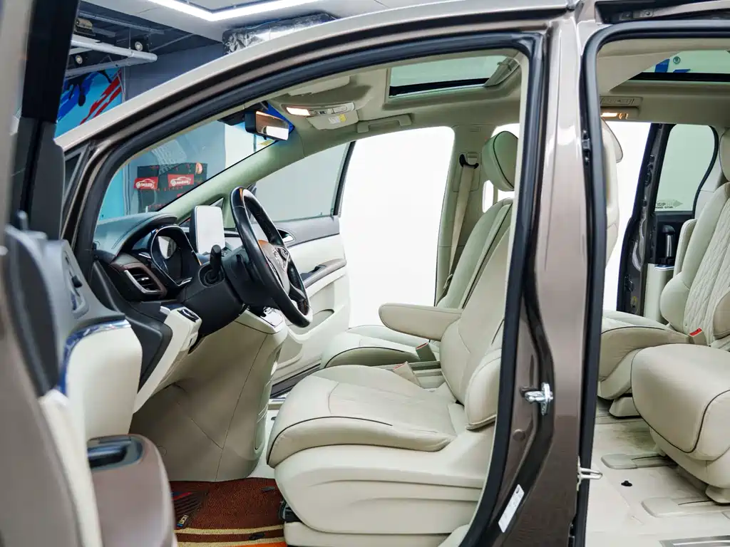 Buick GL8 2020 Land Business Class 652T Premium купить на сайте DeffCars