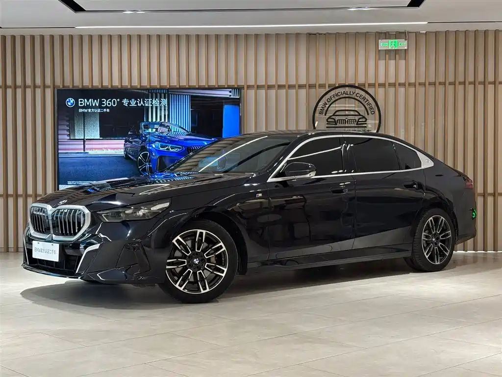 BMW 5 Series 2025 530Li Leading M Sports Package купить на сайте DeffCars