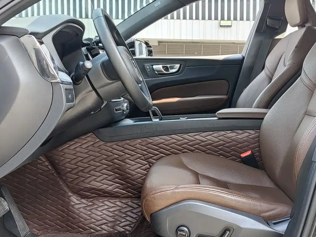 Volvo XC60 2024 B5 four-wheel drive Zhiyi Luxury Edition купить на сайте DeffCars