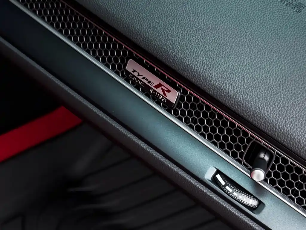 Civic (Imported) 2023 2.0T 420TURBO TYPE R купить на сайте DeffCars