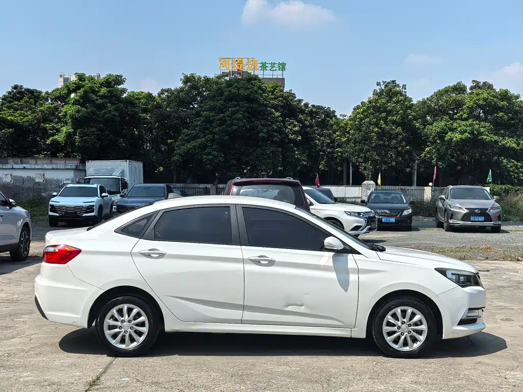 Yuexiang V7 2016 1.6L Manual Enjoyment Type National IV купить на сайте DeffCars