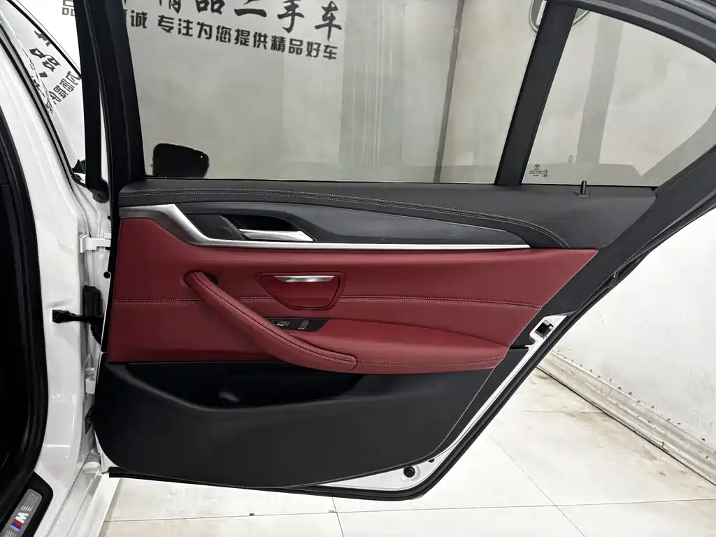 BMW 5 Series 2023 530Li Leading M Sports Package купить на сайте DeffCars