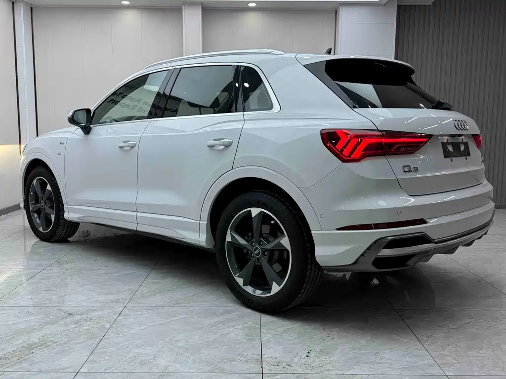 Audi Q3 2022 35 TFSI Fashionable and Dynamic купить на сайте DeffCars