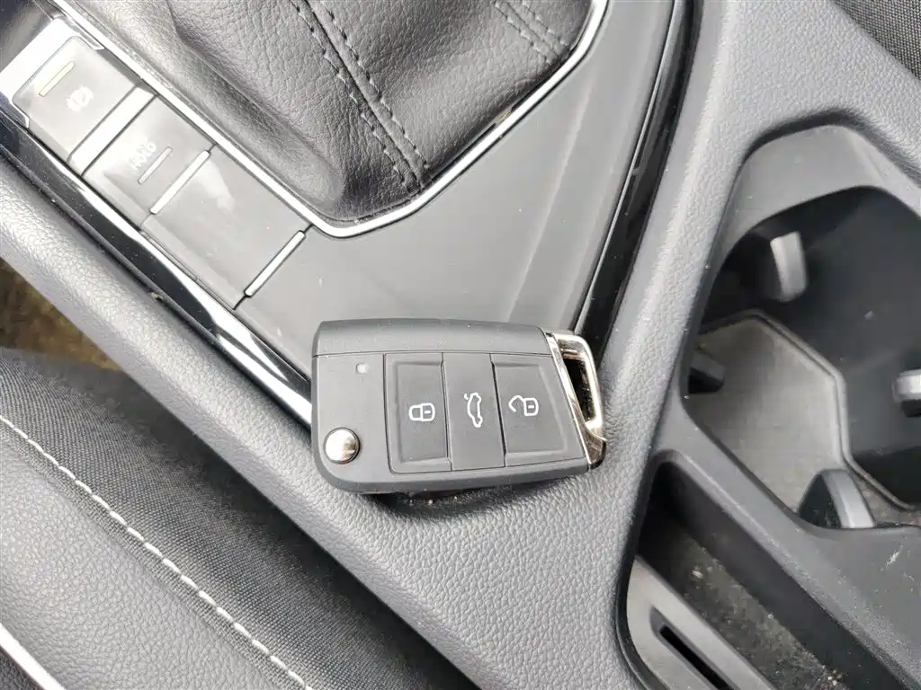 Tiguan L 2024 Outstanding Model 300TSI Automatic Two-wheel Drive Dragon Edition купить на сайте DeffCars
