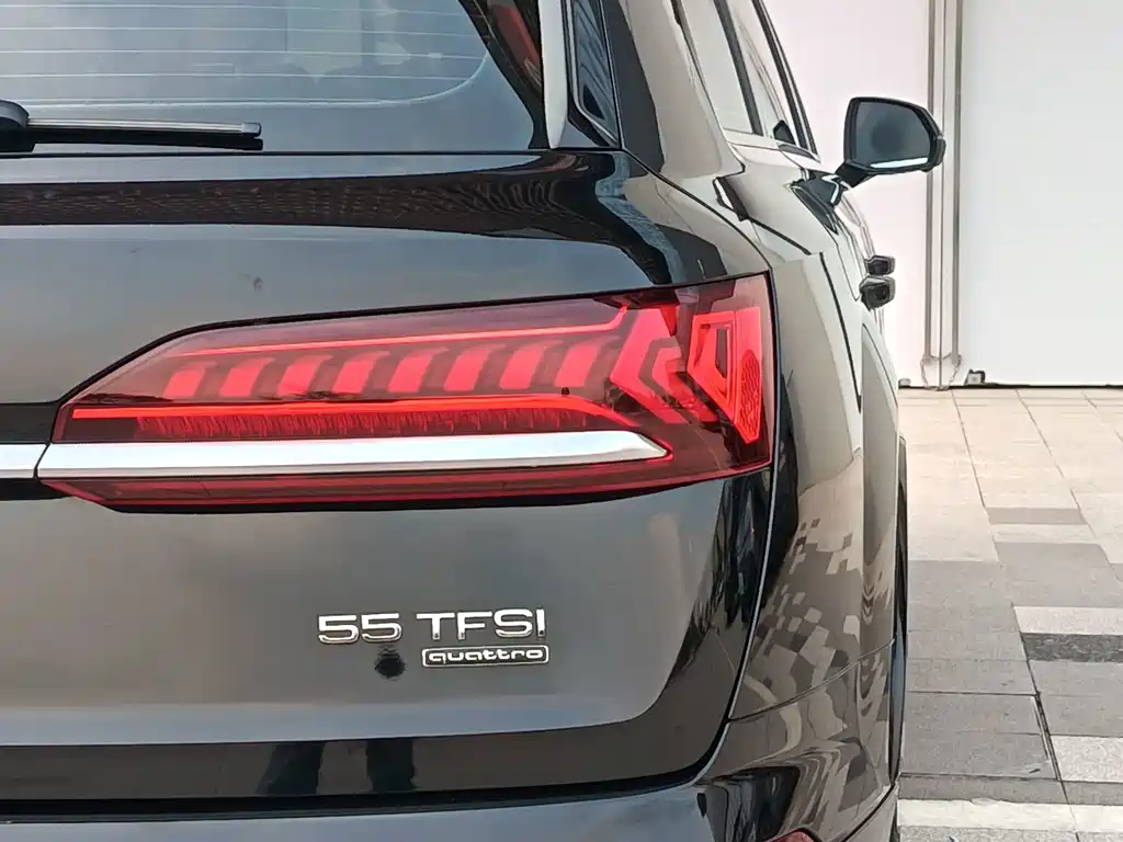 Audi Q7 2022 55 TFSI quattro S line sports купить на сайте DeffCars