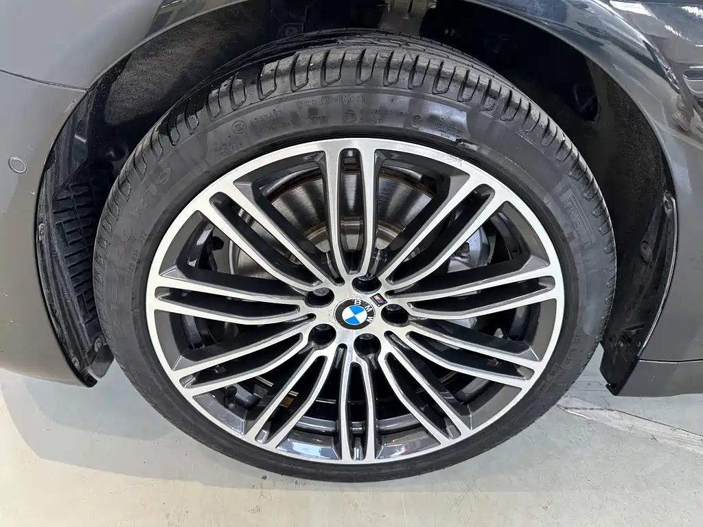 BMW 5 Series 2018 facelift 530Li leading M sports package купить на сайте DeffCars