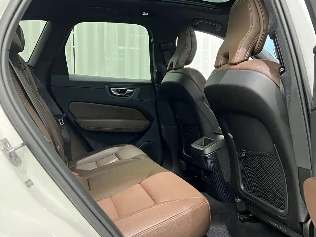 Volvo XC60 2022 B5 four-wheel drive Zhiyi Luxury Edition купить на сайте DeffCars