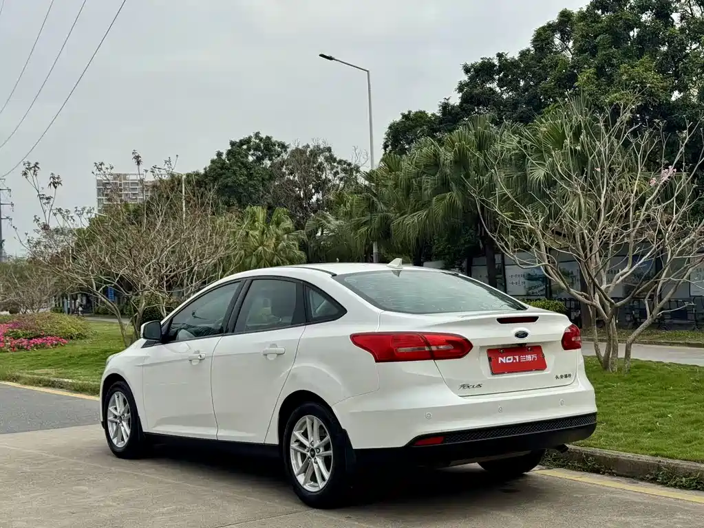Focus 2018 sedan classic 1.6L automatic stylish smart mobility version купить на сайте DeffCars
