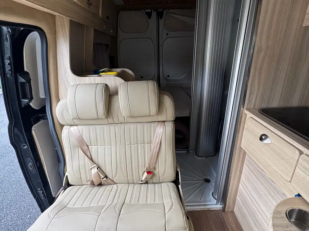 Transit 2019 2.0T gasoline automatic multi-functional commercial vehicle with central axle, mid-roof, 6-seater National VI купить на сайте DeffCars
