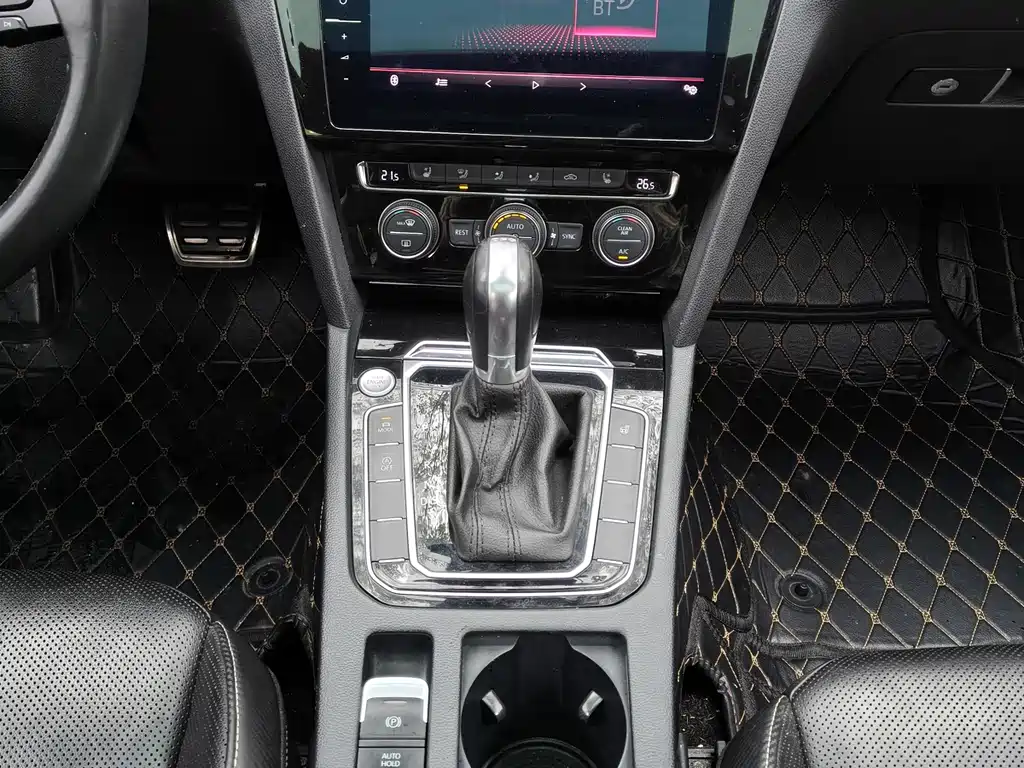 FAW-Volkswagen CC 2019 330TSI Charming Edition National V купить на сайте DeffCars